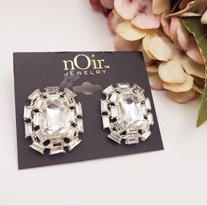 NWT nOir Jewelry crystal rosette stud earrings, silver setting, lightweight $120